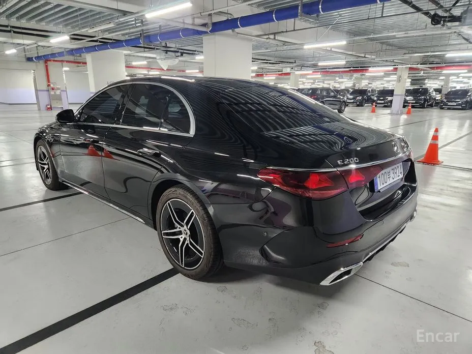 Photo 7 - Mercedes-Benz E-Class