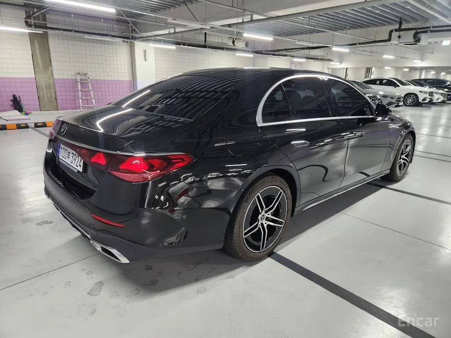 Photo 8 - Mercedes-Benz E-Class