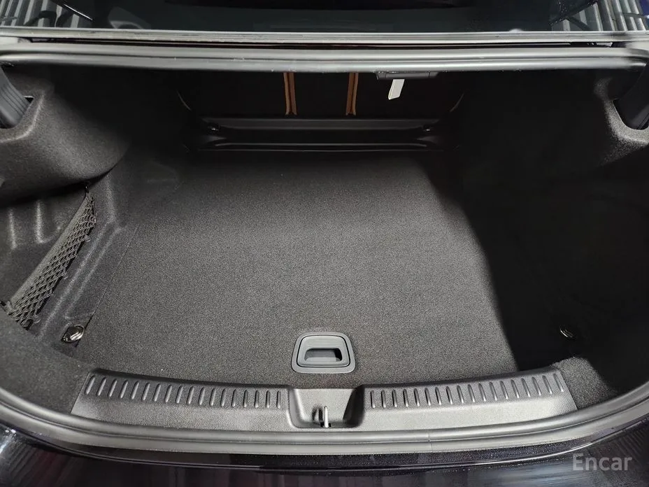 Photo 9 - Mercedes-Benz E-Class