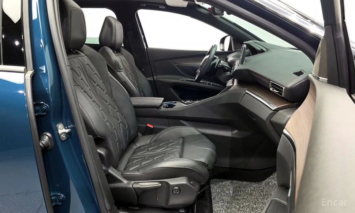 Фото 11 - Peugeot 5008