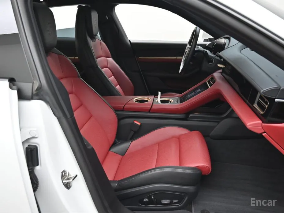 Фото 10 - Porsche Taycan