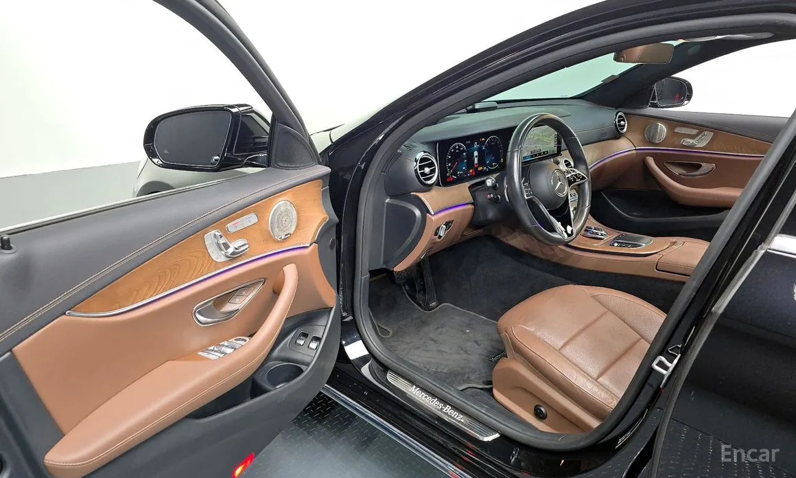 Фото 10 - Mercedes-Benz E-Class