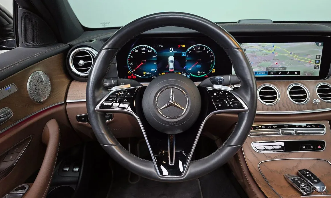 Фото 13 - Mercedes-Benz E-Class