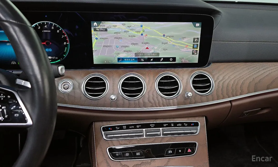 Фото 16 - Mercedes-Benz E-Class