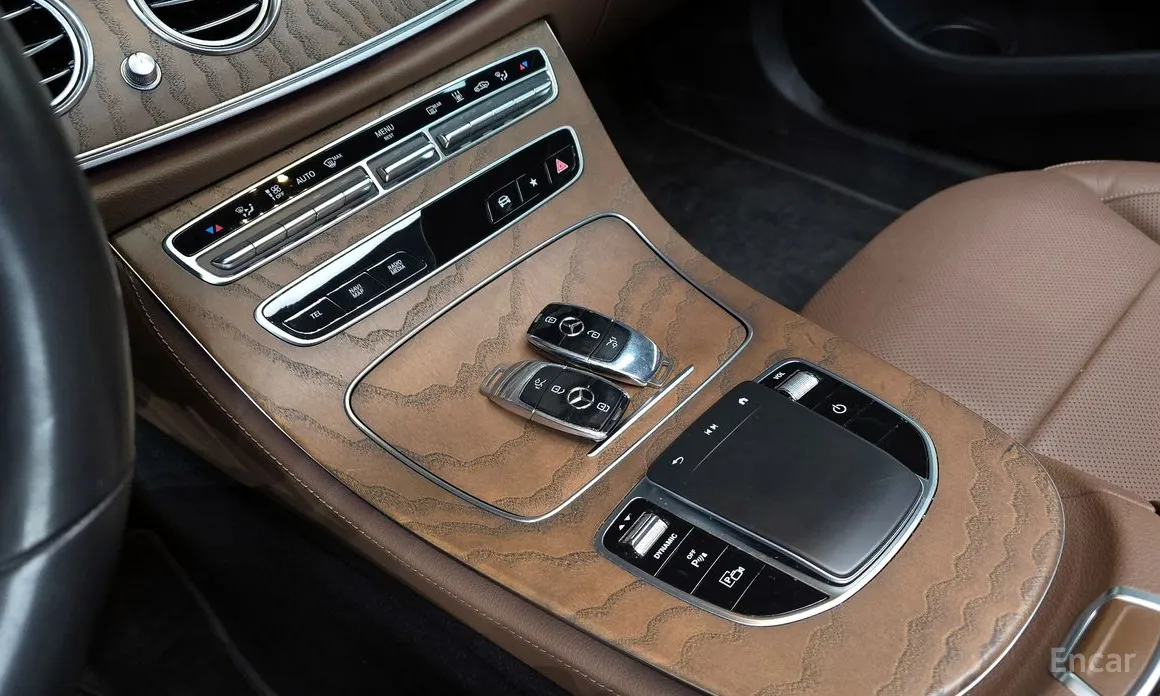 Фото 18 - Mercedes-Benz E-Class