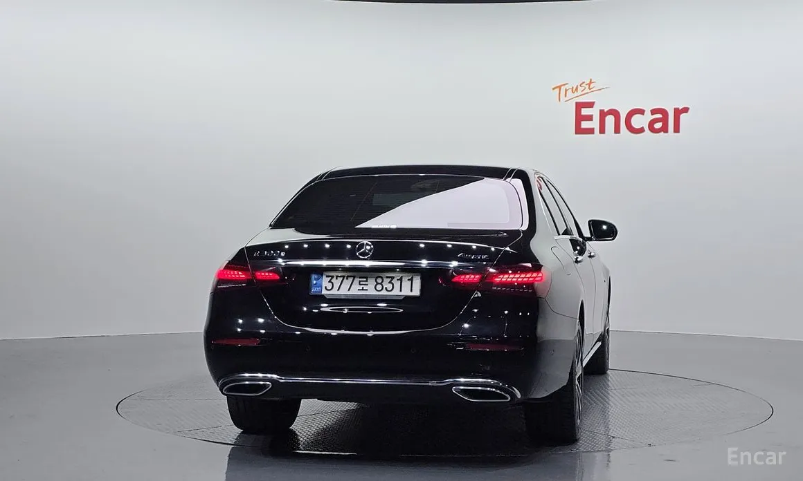 Фото 4 - Mercedes-Benz E-Class