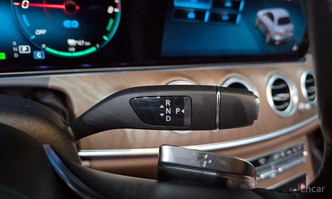 Фото 9 - Mercedes-Benz E-Class