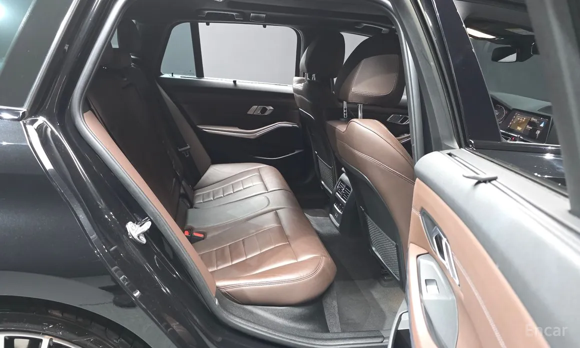 Photo 12 - BMW 3 Series