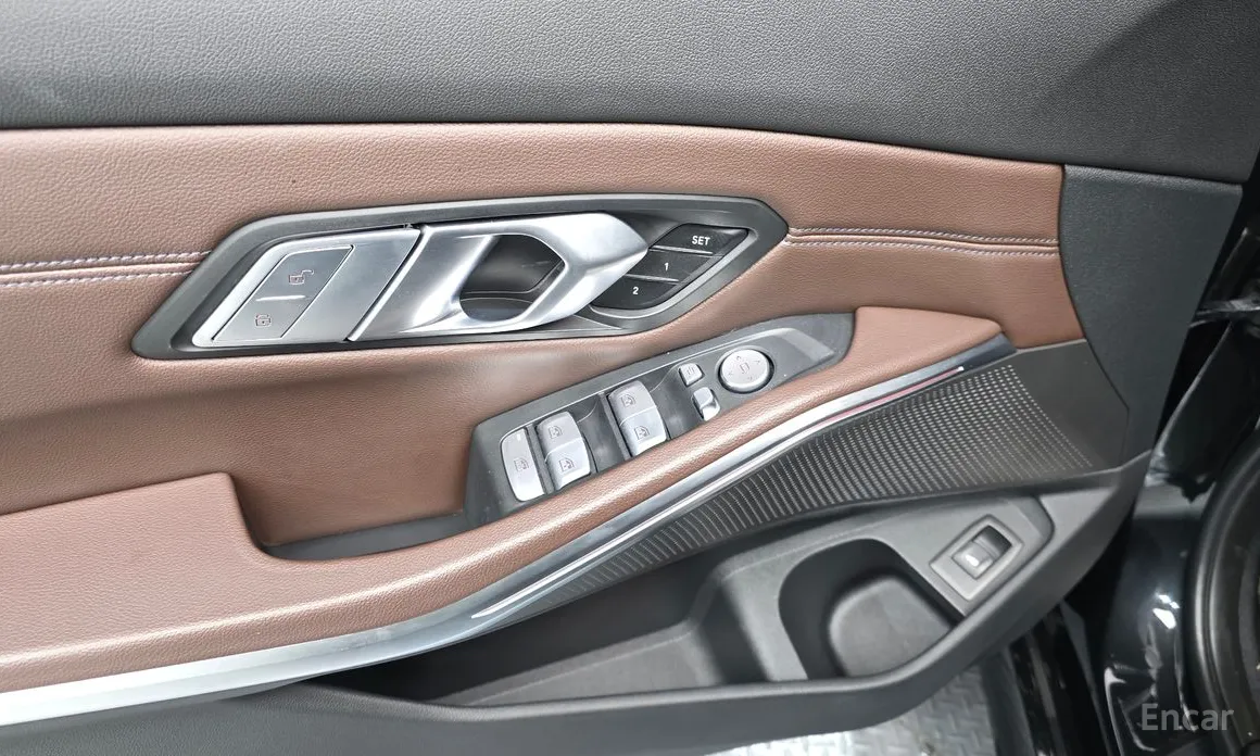 Photo 17 - BMW 3 Series