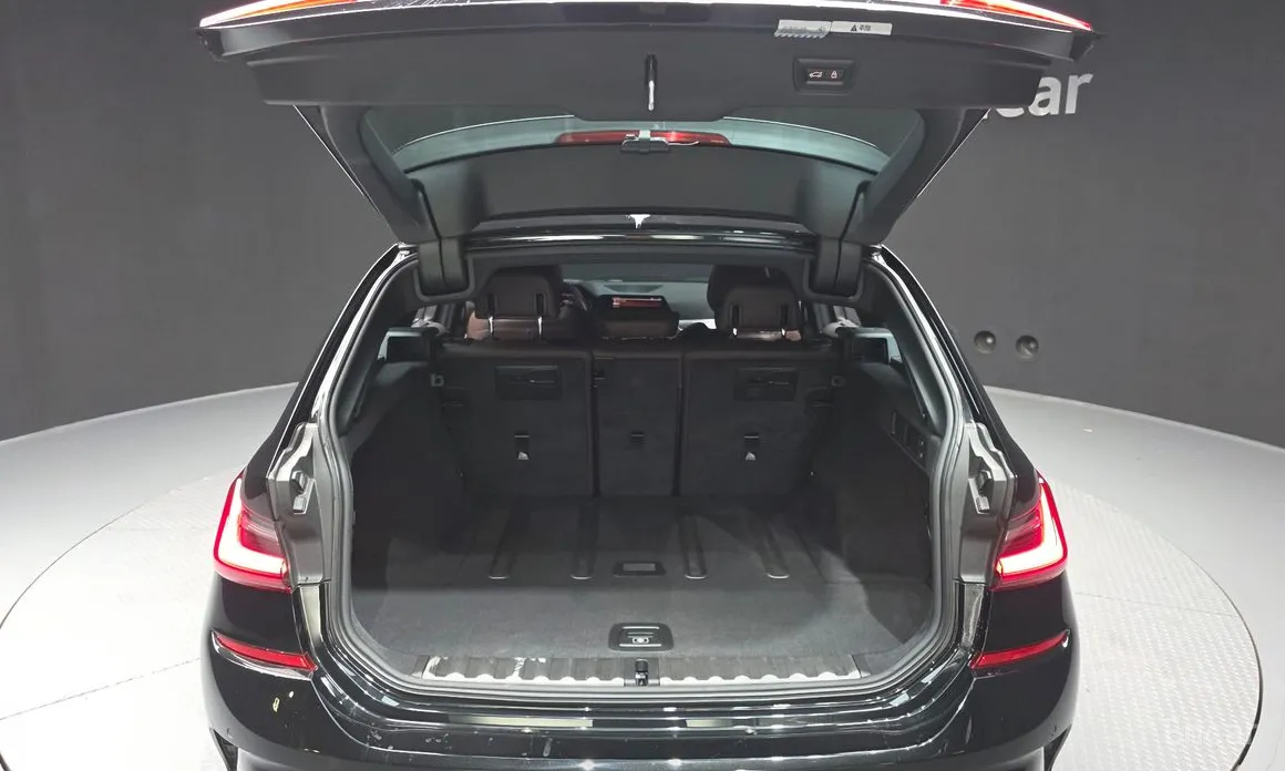 Photo 20 - BMW 3 Series