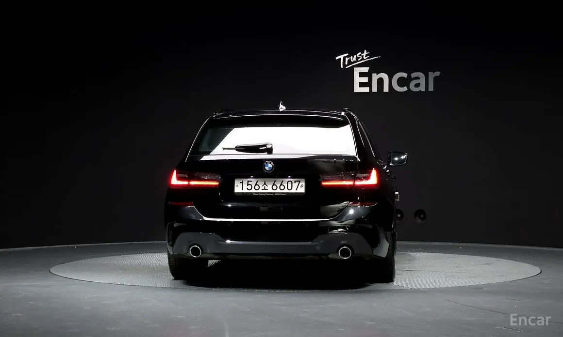 Photo 4 - BMW 3 Series