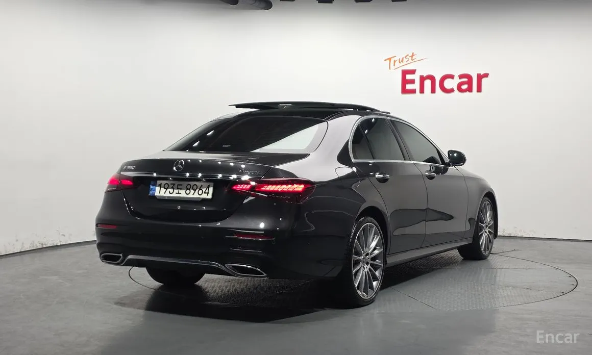 Фото 2 - Mercedes-Benz E-Class