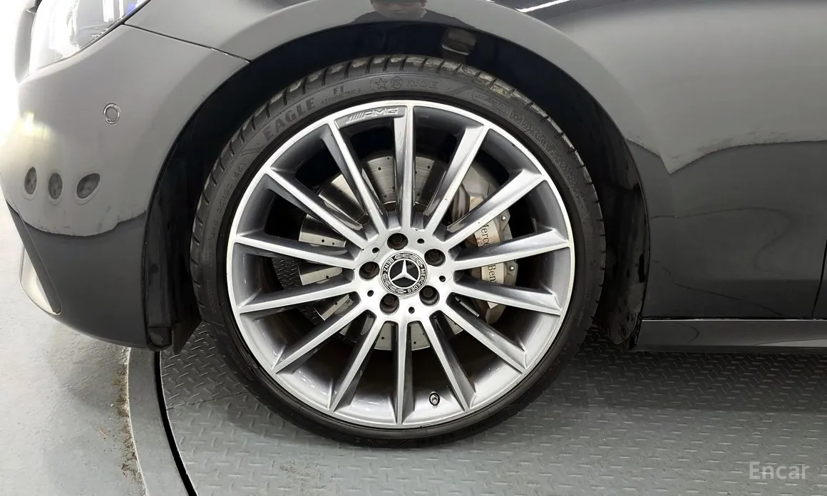Фото 5 - Mercedes-Benz E-Class