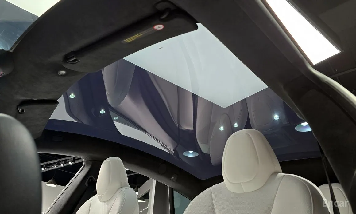 Photo 18 - Tesla Model S