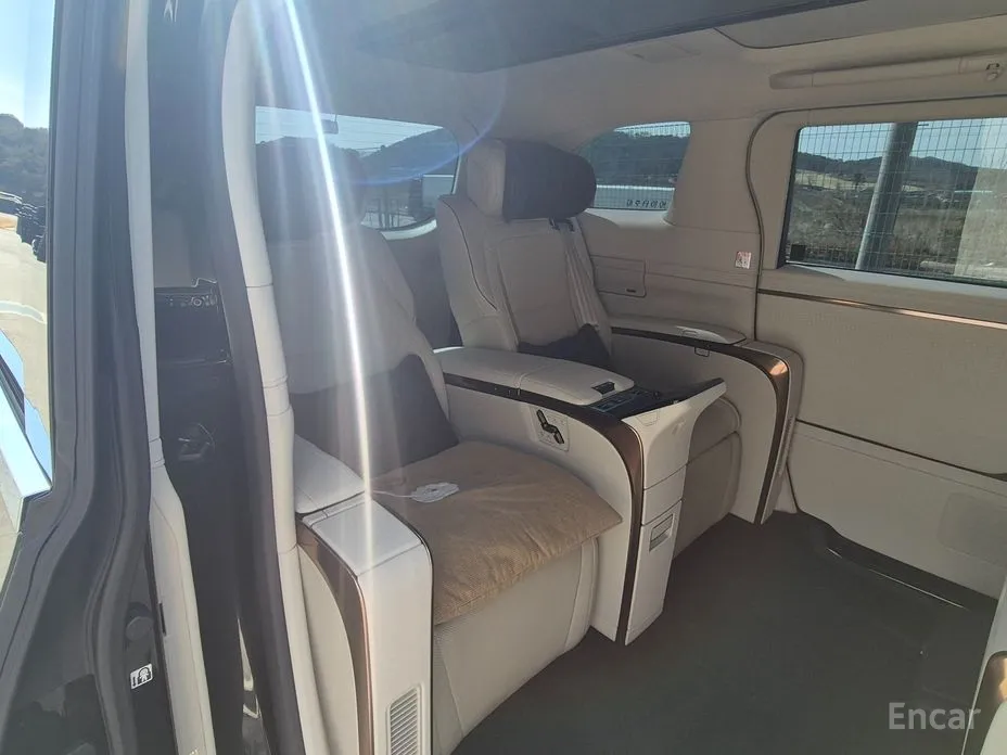 Фото 10 - Lexus LM