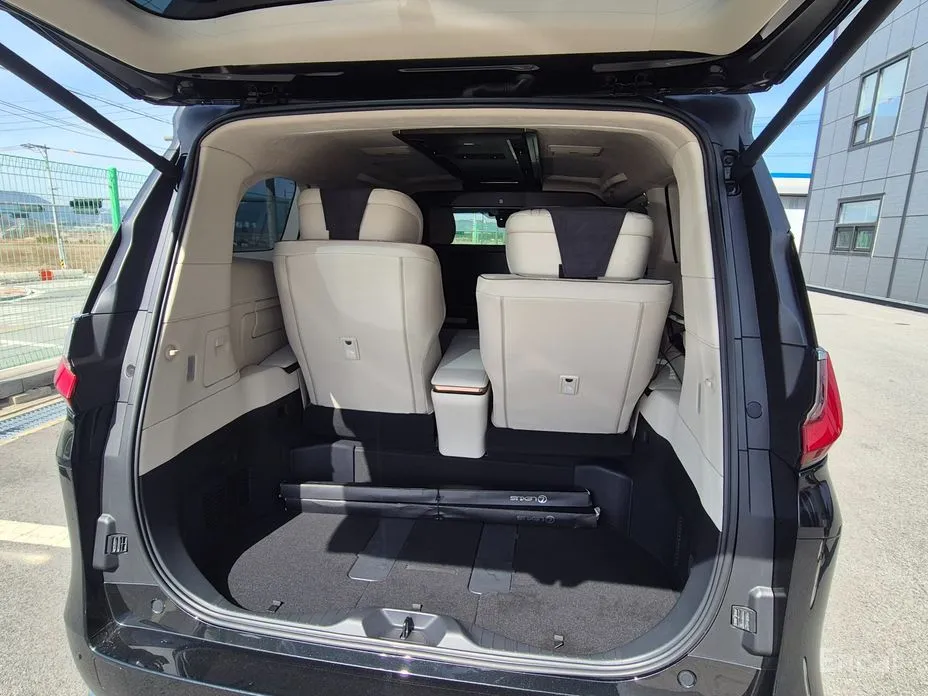 Фото 14 - Lexus LM