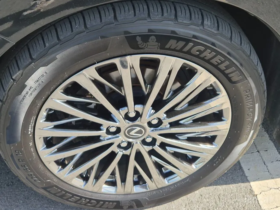 Фото 15 - Lexus LM