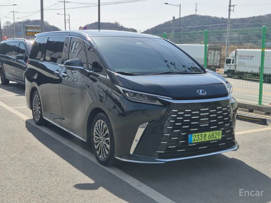 Фото 2 - Lexus LM