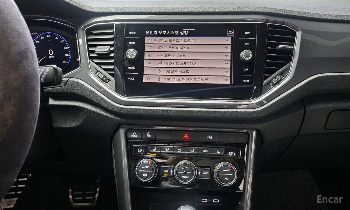 Фото 15 - Volkswagen T-Roc