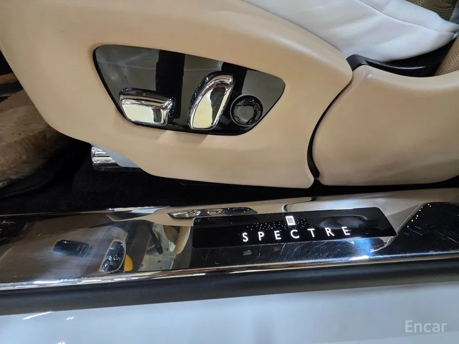 Фото 14 - Rolls-Royce Spectre