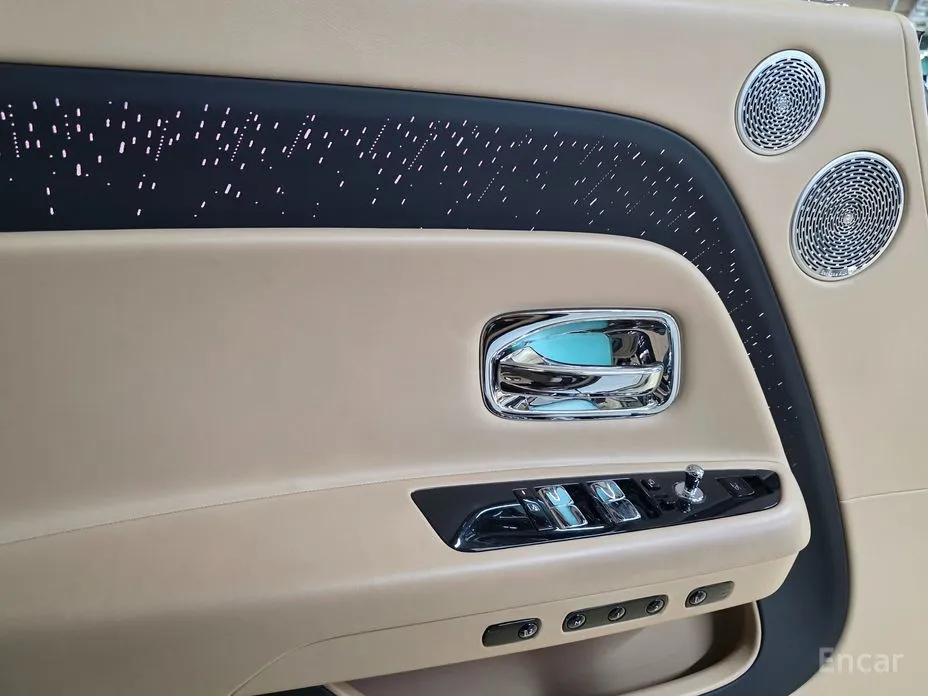 Фото 16 - Rolls-Royce Spectre