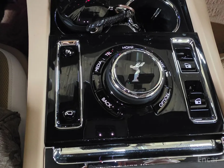 Фото 18 - Rolls-Royce Spectre