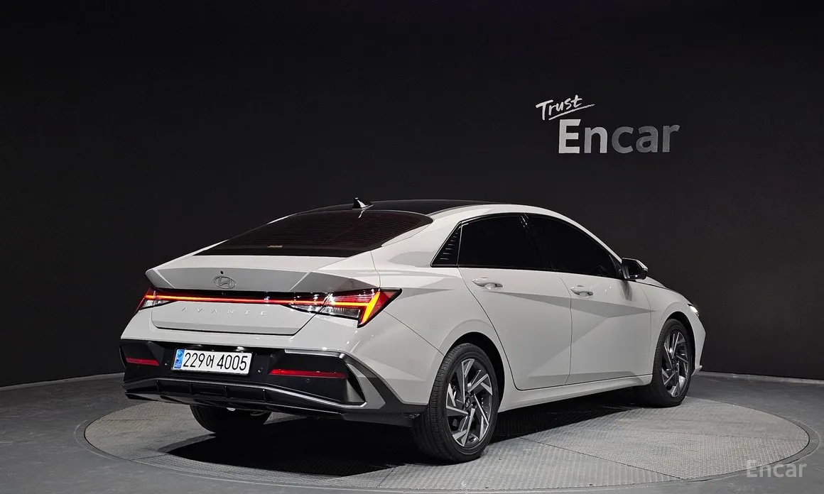 Фото 2 - Hyundai Avante