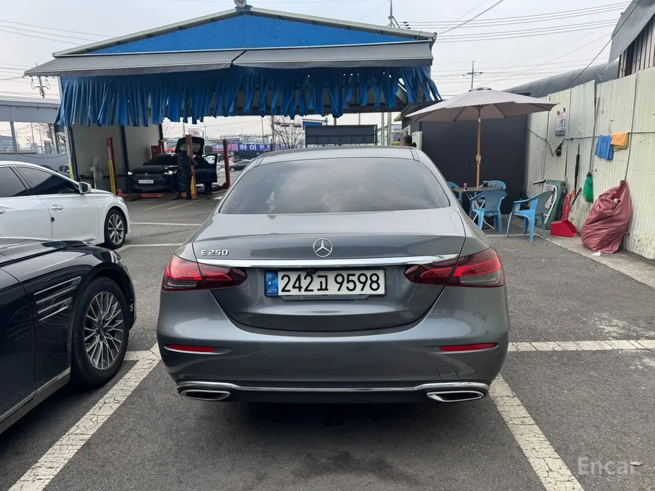 Фото 3 - Mercedes-Benz E-Class