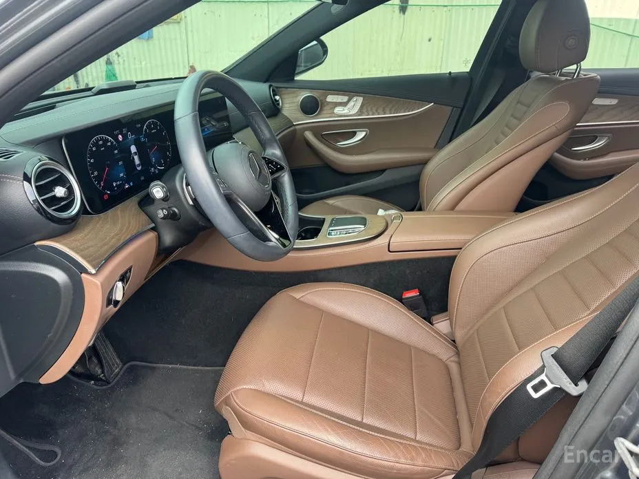 Фото 4 - Mercedes-Benz E-Class