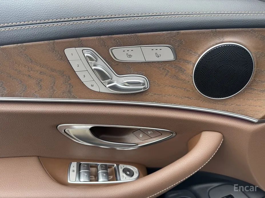 Фото 8 - Mercedes-Benz E-Class