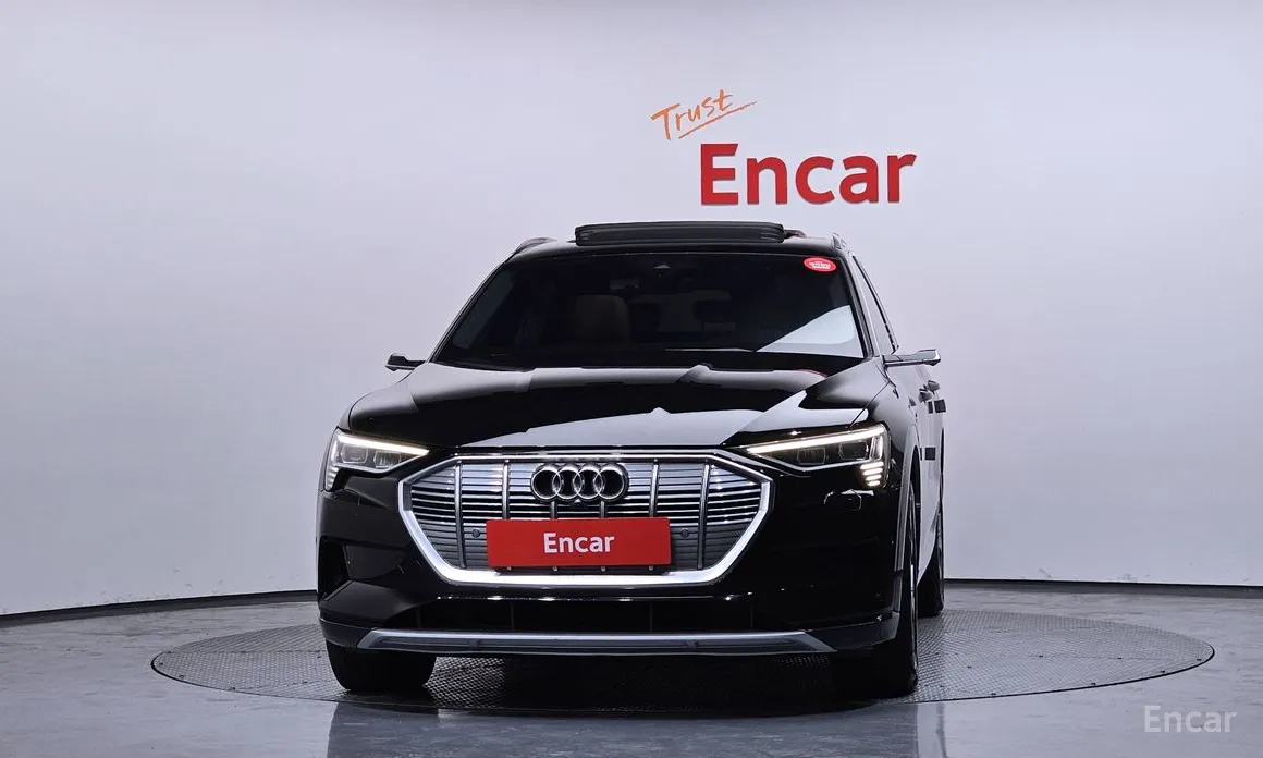 Фото 3 - Audi e-tron