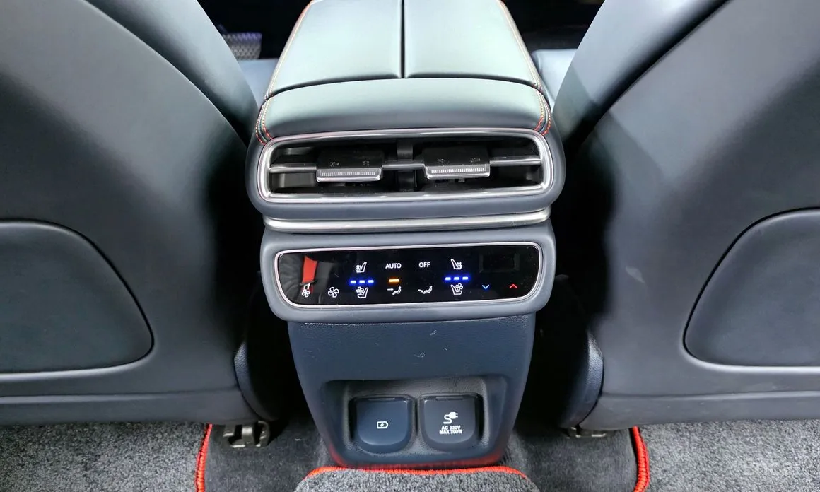 Фото 18 - Genesis GV80