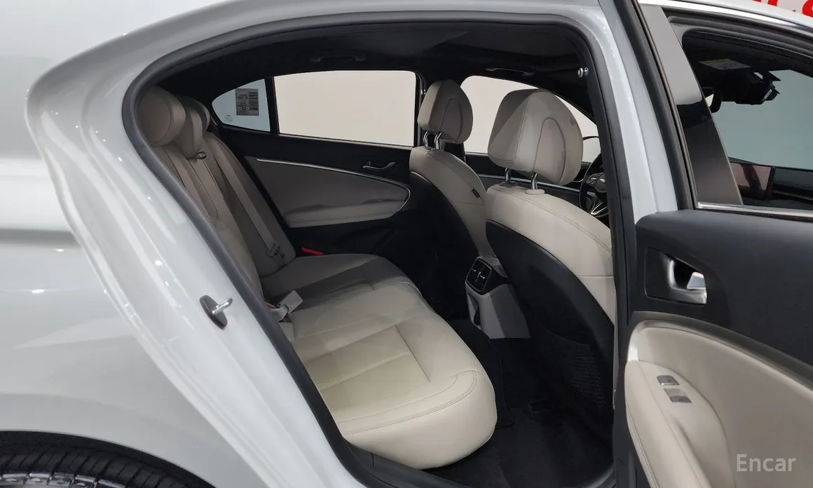 Photo 12 - Genesis G70