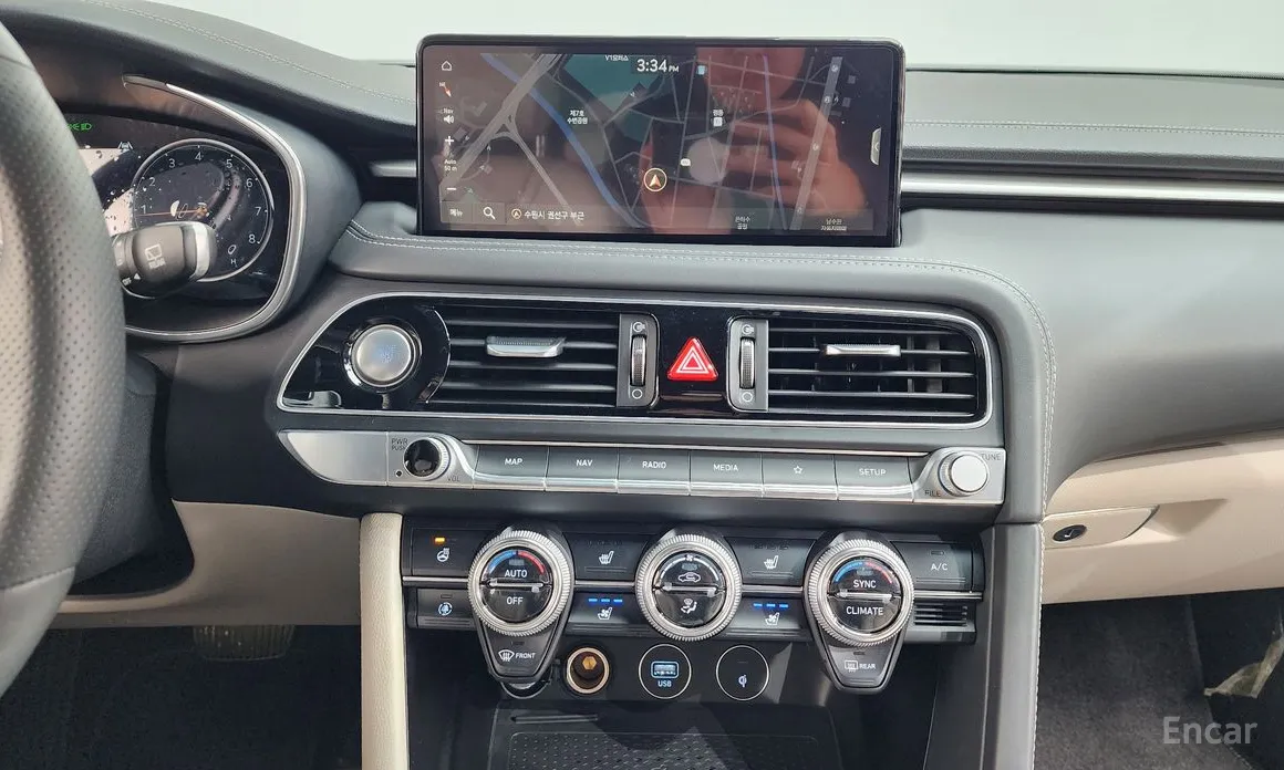 Photo 14 - Genesis G70