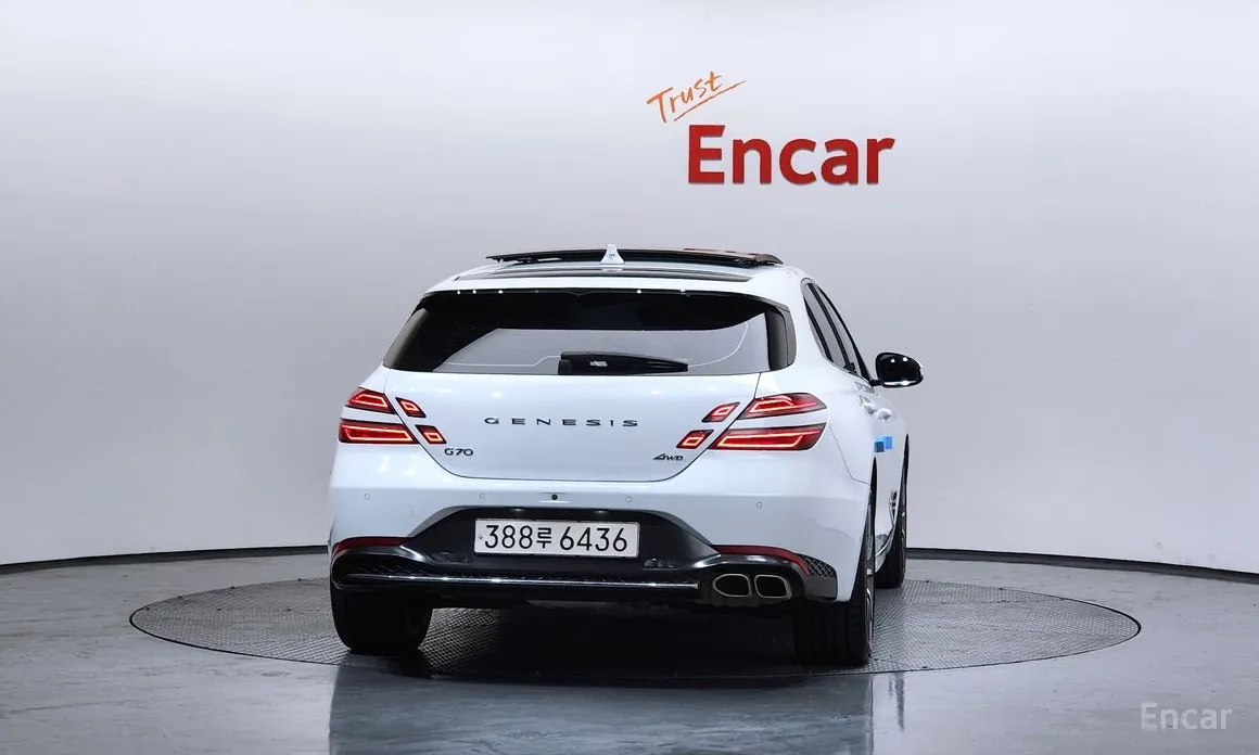 Photo 4 - Genesis G70