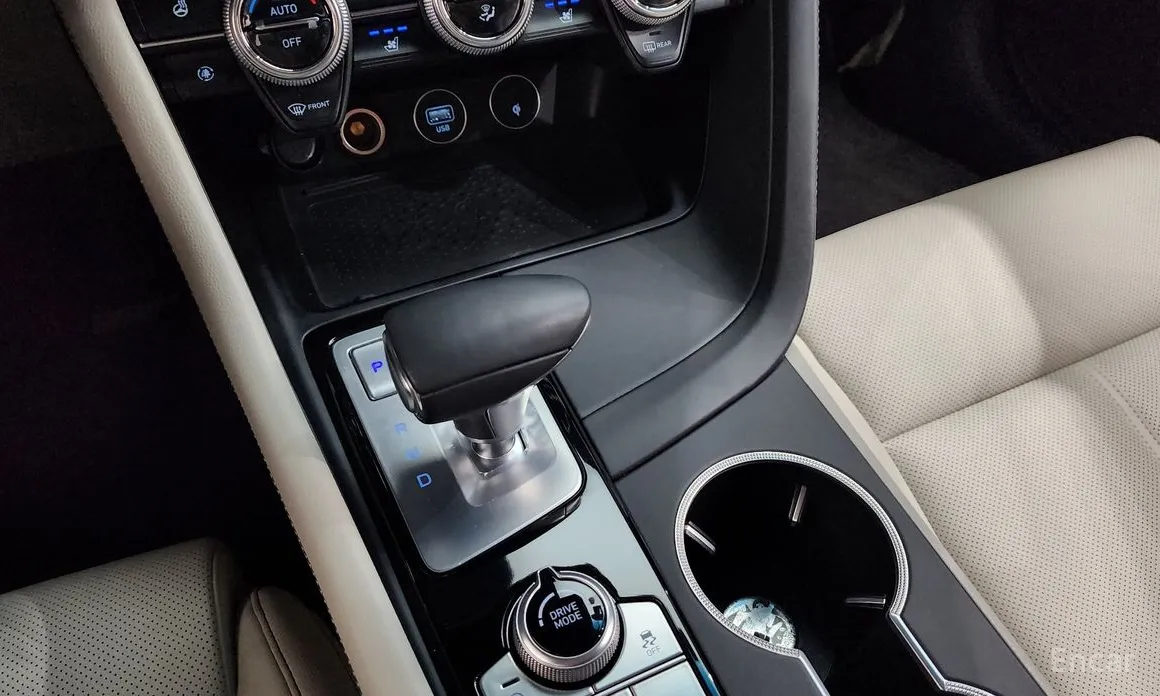 Photo 9 - Genesis G70