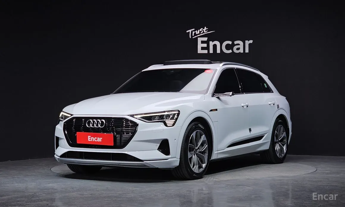 Фото 1 - Audi e-tron
