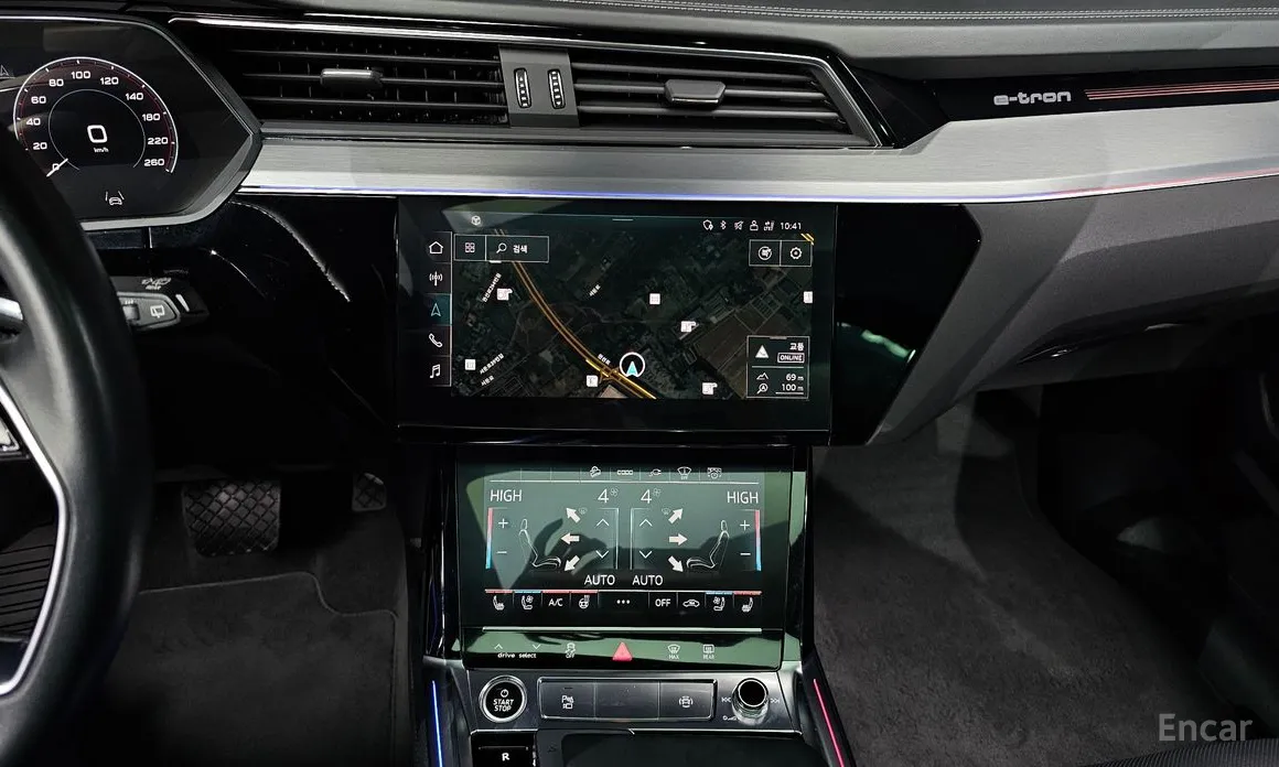 Фото 14 - Audi e-tron