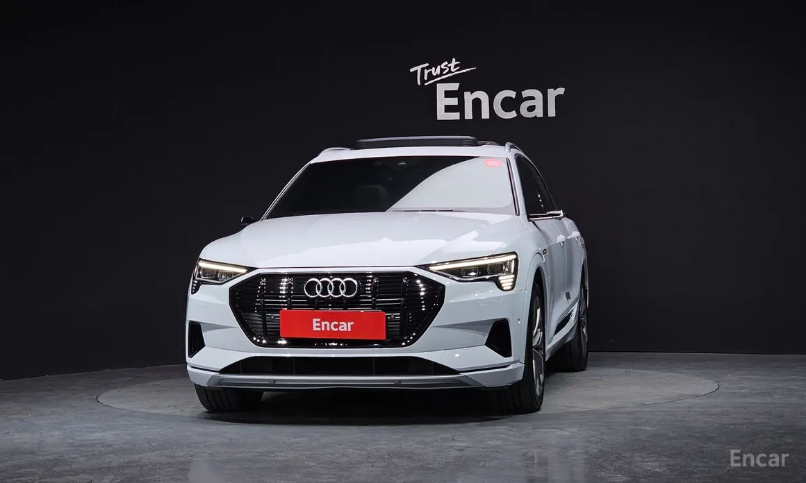 Фото 3 - Audi e-tron