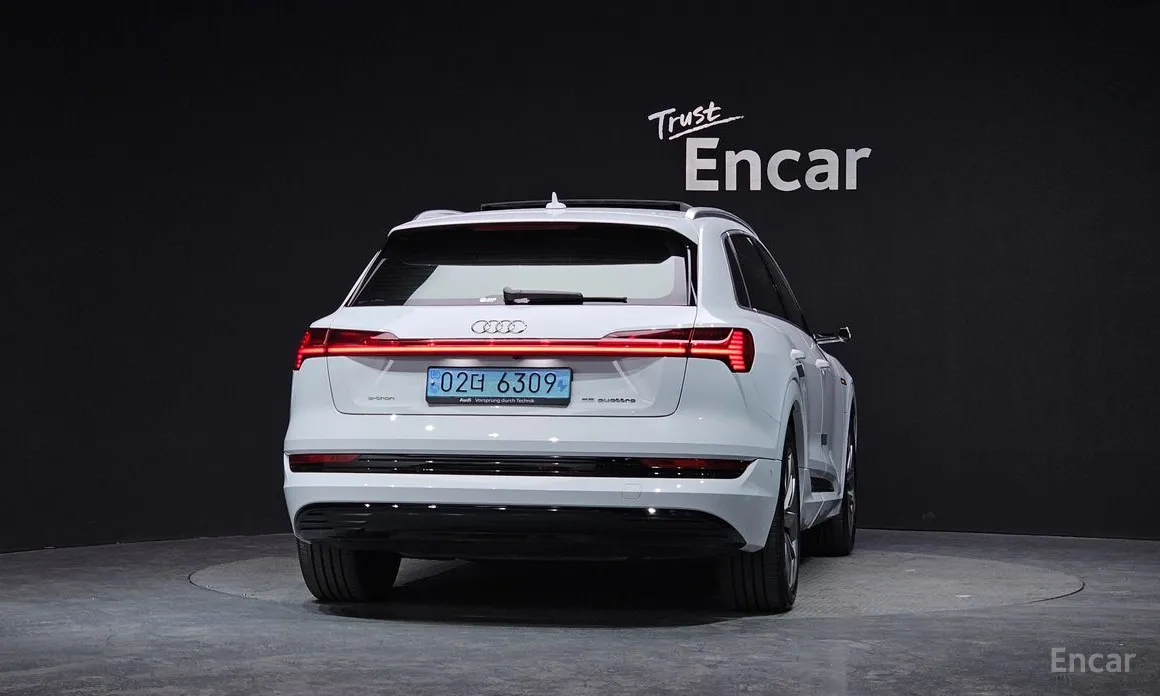 Фото 4 - Audi e-tron