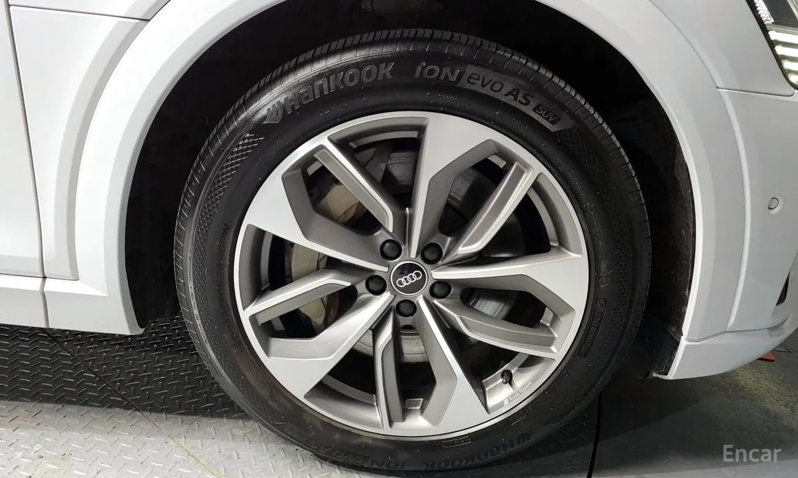 Фото 5 - Audi e-tron