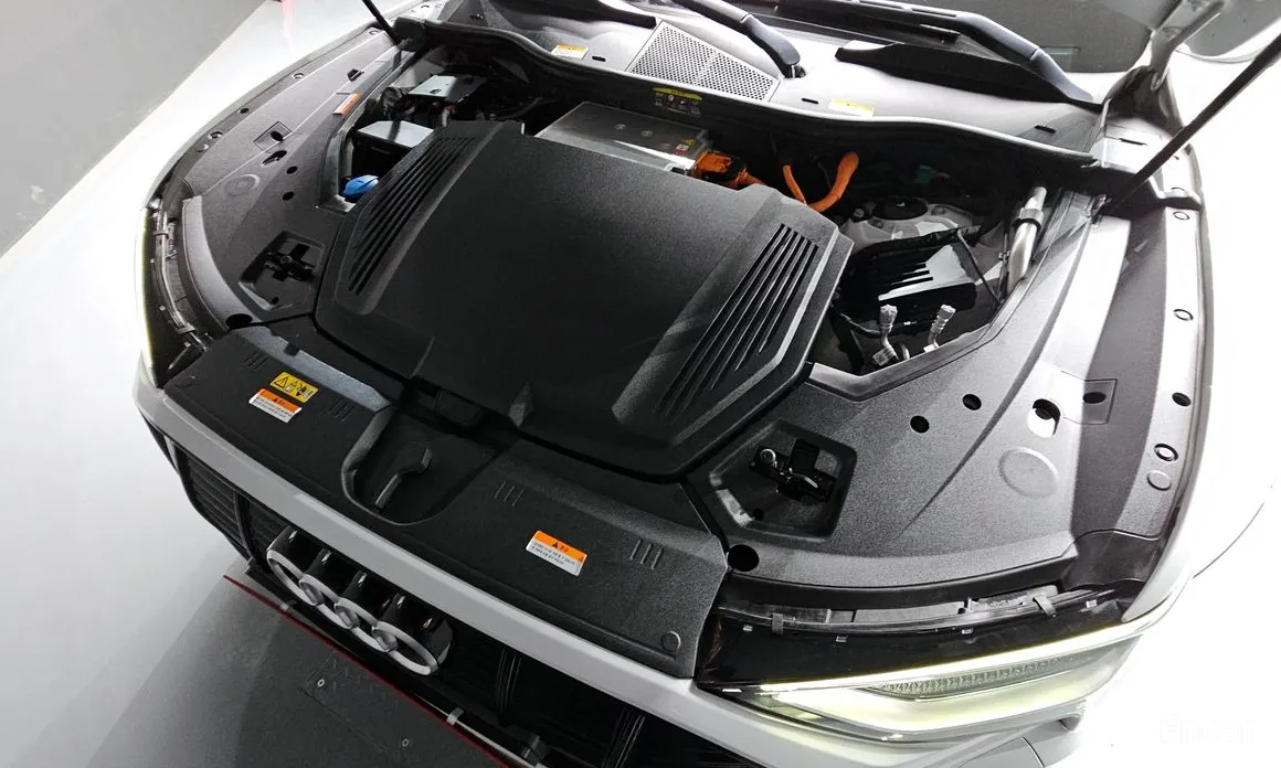 Фото 6 - Audi e-tron