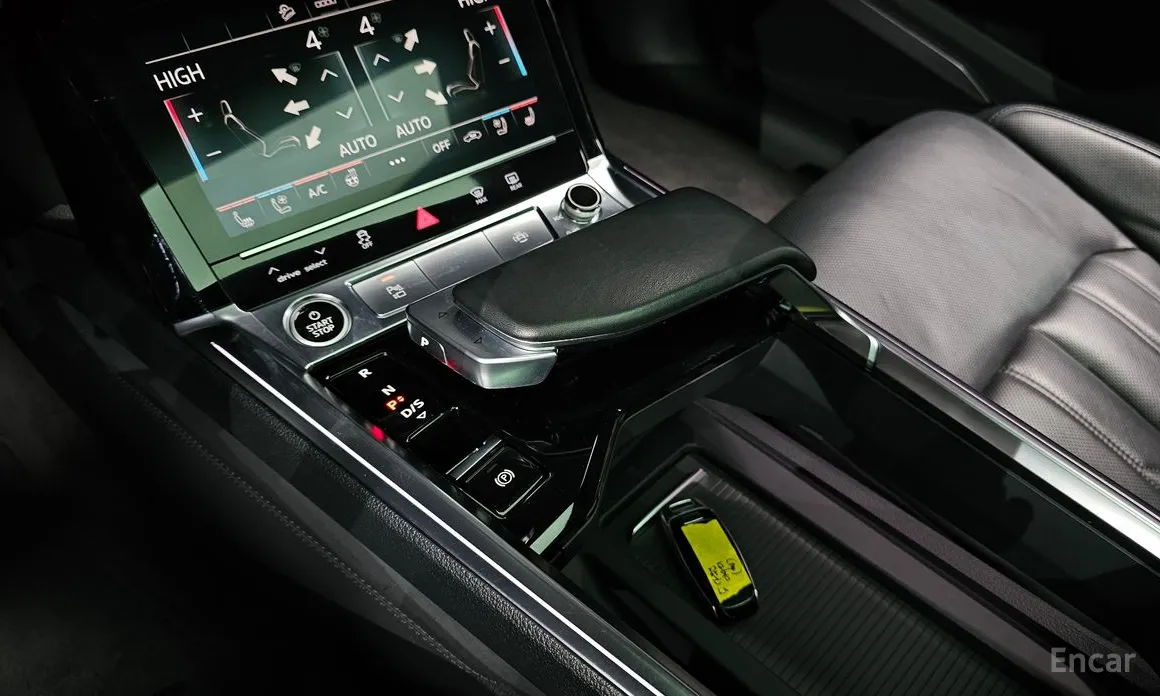 Фото 9 - Audi e-tron