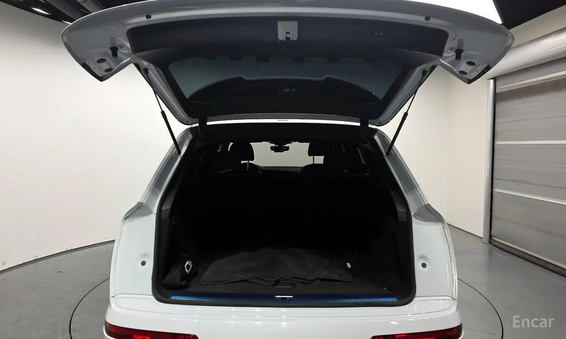 Фото 20 - Audi Q7