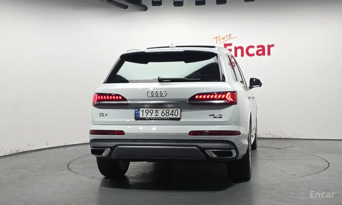 Фото 4 - Audi Q7