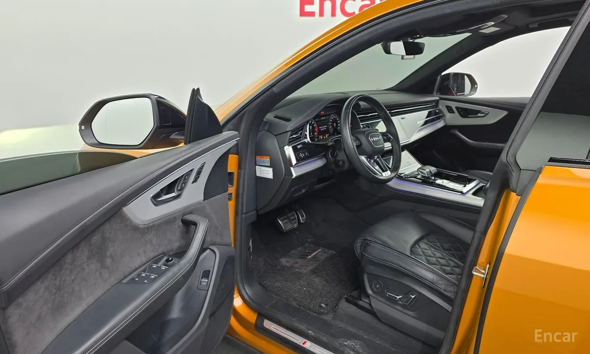 Фото 10 - Audi Q8