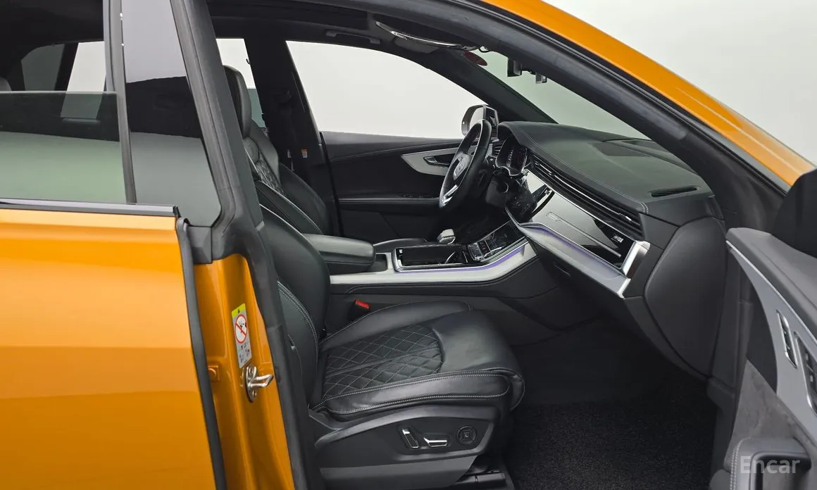 Фото 11 - Audi Q8