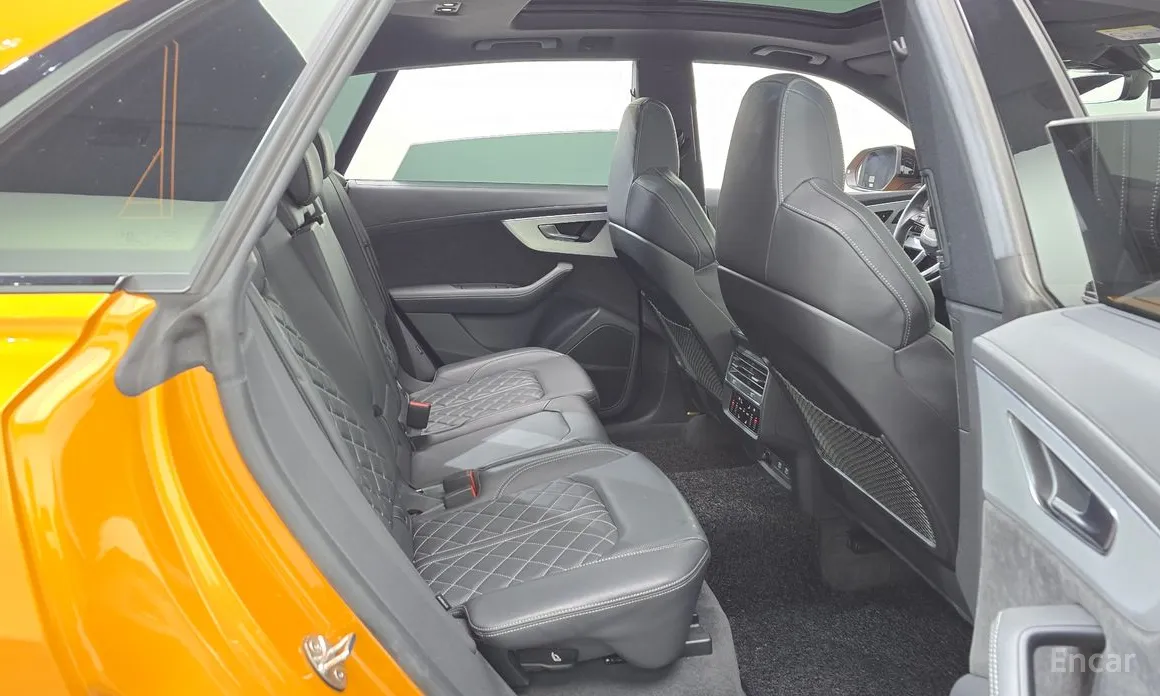 Фото 12 - Audi Q8