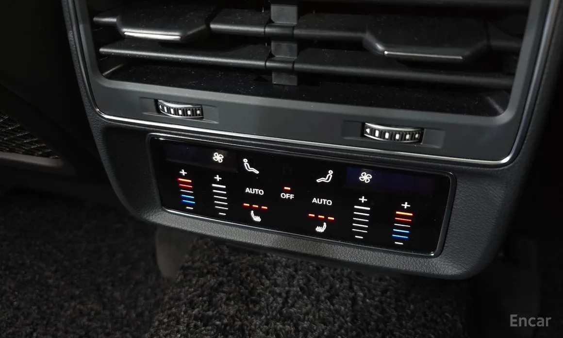 Фото 18 - Audi Q8