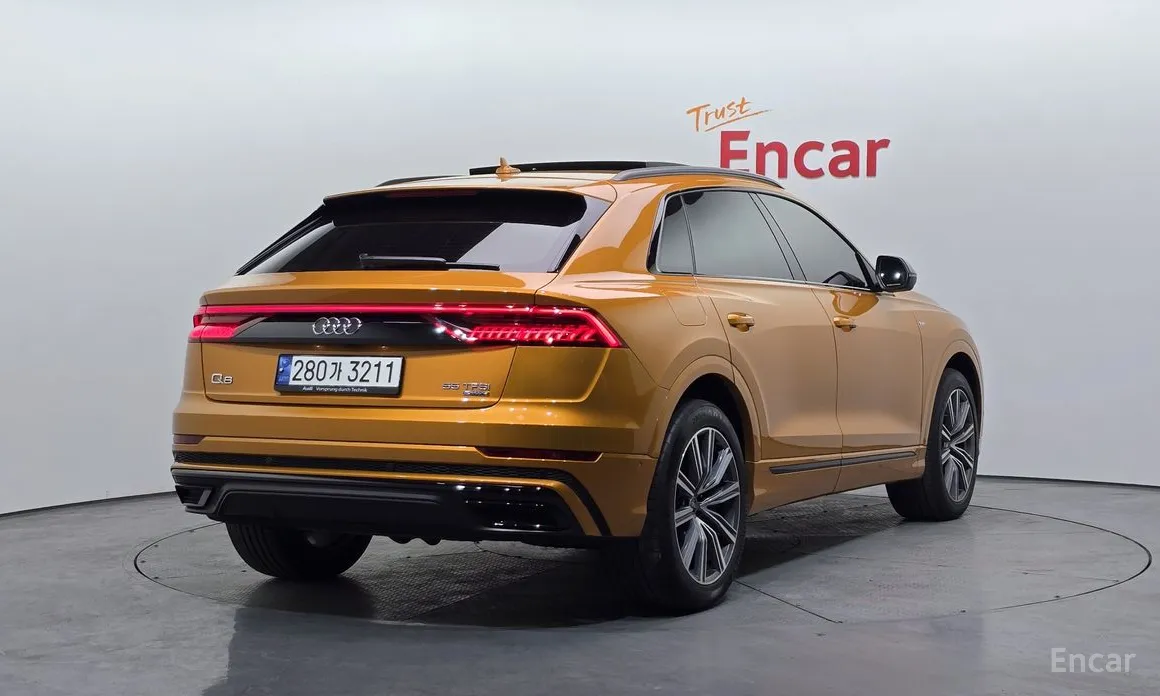 Фото 2 - Audi Q8